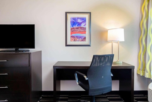 La Quinta by Wyndham Cedar City image 38